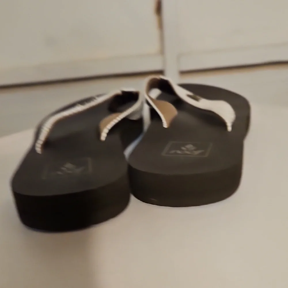 Women's Black and White Flip Flops - Picture 4 of 5
